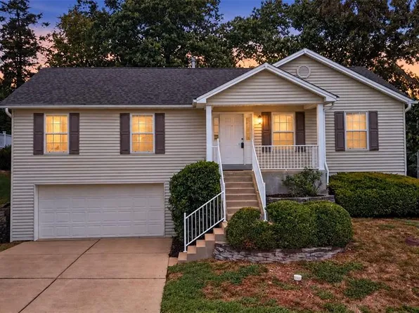 1092 Johanna Dr, Ballwin, MO 63021