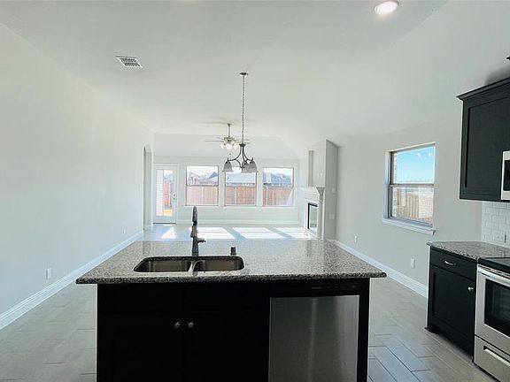 5th image of 513 Redbud Dr #513