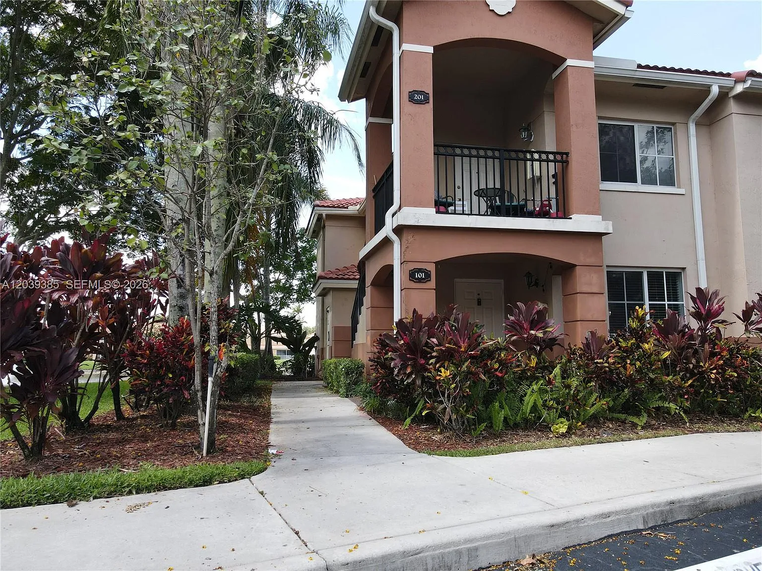 Cove At Briar Bay Condo — Photo 2