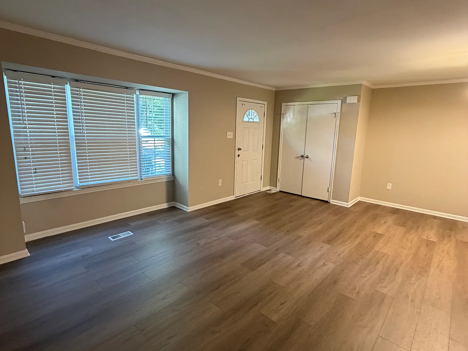 3 bed, 2.5 bath, 1628 sqft, $2,650 — Photo 2