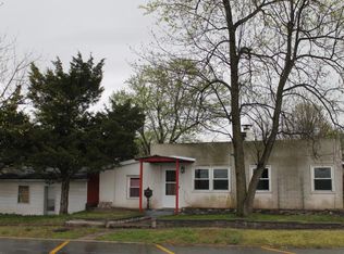 322 S Jefferson Ave, Aurora, MO 65605