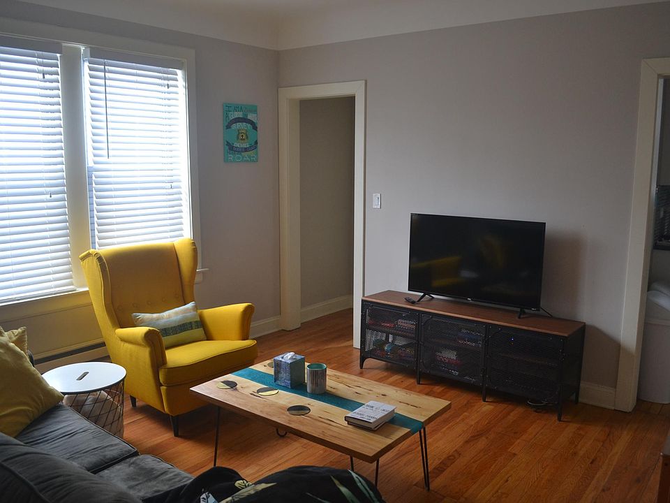 1st image of 2321 N Rockwell St APT 1C