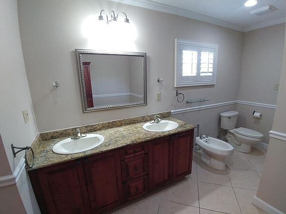 3rd image of 4024 W Gray St