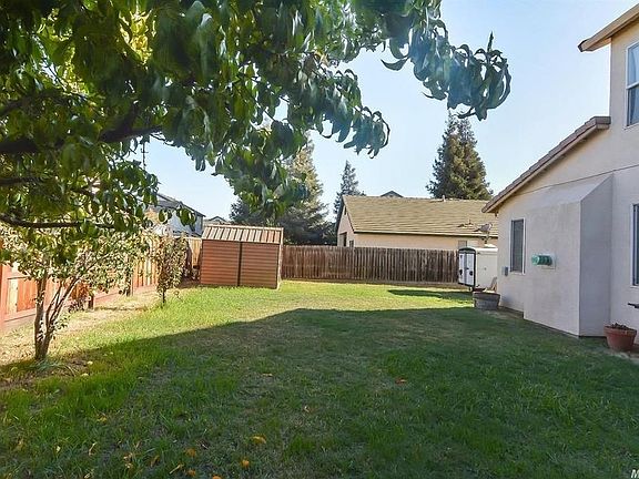 2nd image of 1986 Zoe Ln