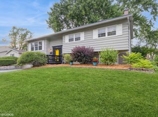 618 W Burr Oak Dr, Arlington Heights, IL 60004