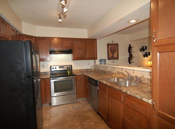 3rd image of 8226 Green Tree Ct
