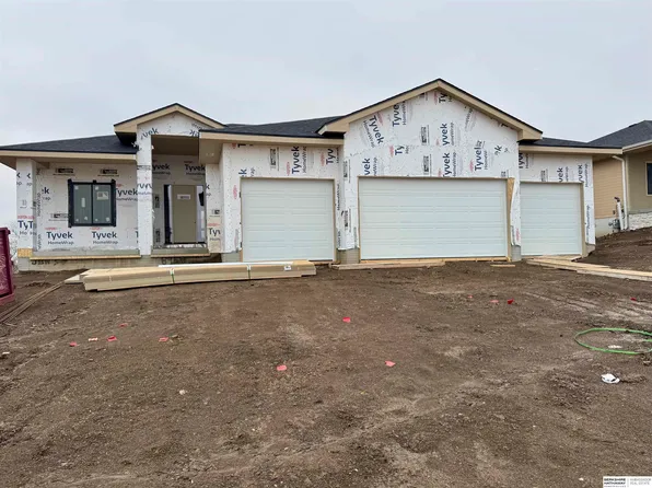 8954 Von St, Papillion, NE 68046