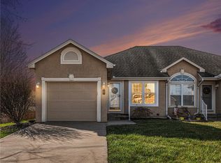 207 SW Chartwell Dr, Lees Summit, MO 64082