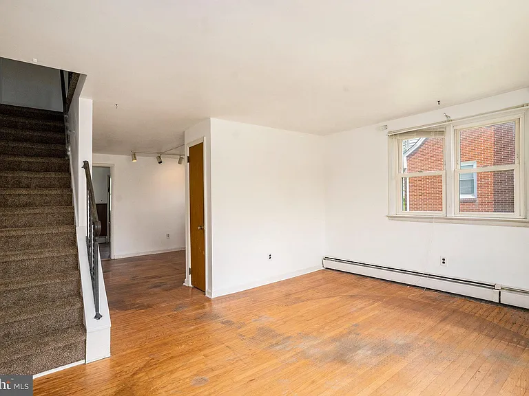 819 W 4th St — Photo 7