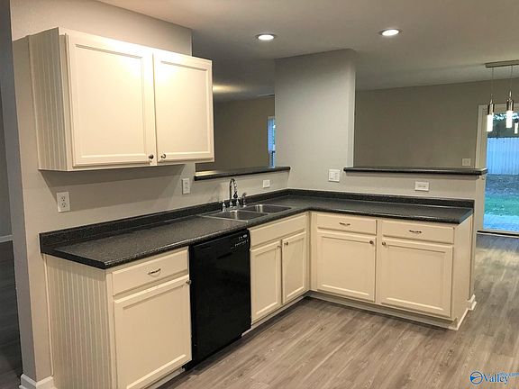 3rd image of 147 Sedgewick Dr