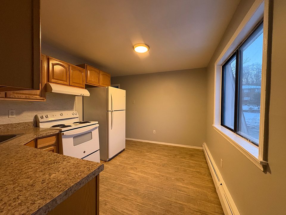 1st image of 15 Judith Ln APT 4