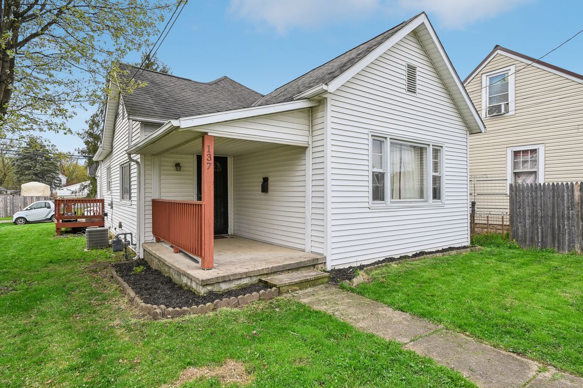 Hawkes Ave-1504-001.jpg