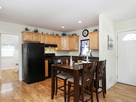5th image of 425 Coolidge Ave #A