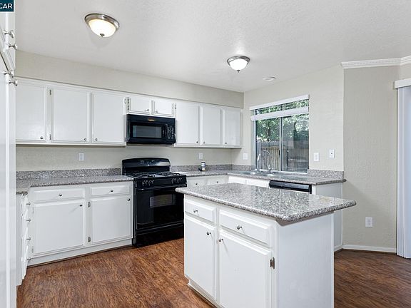 5th image of 418 Stoneybrook Ln