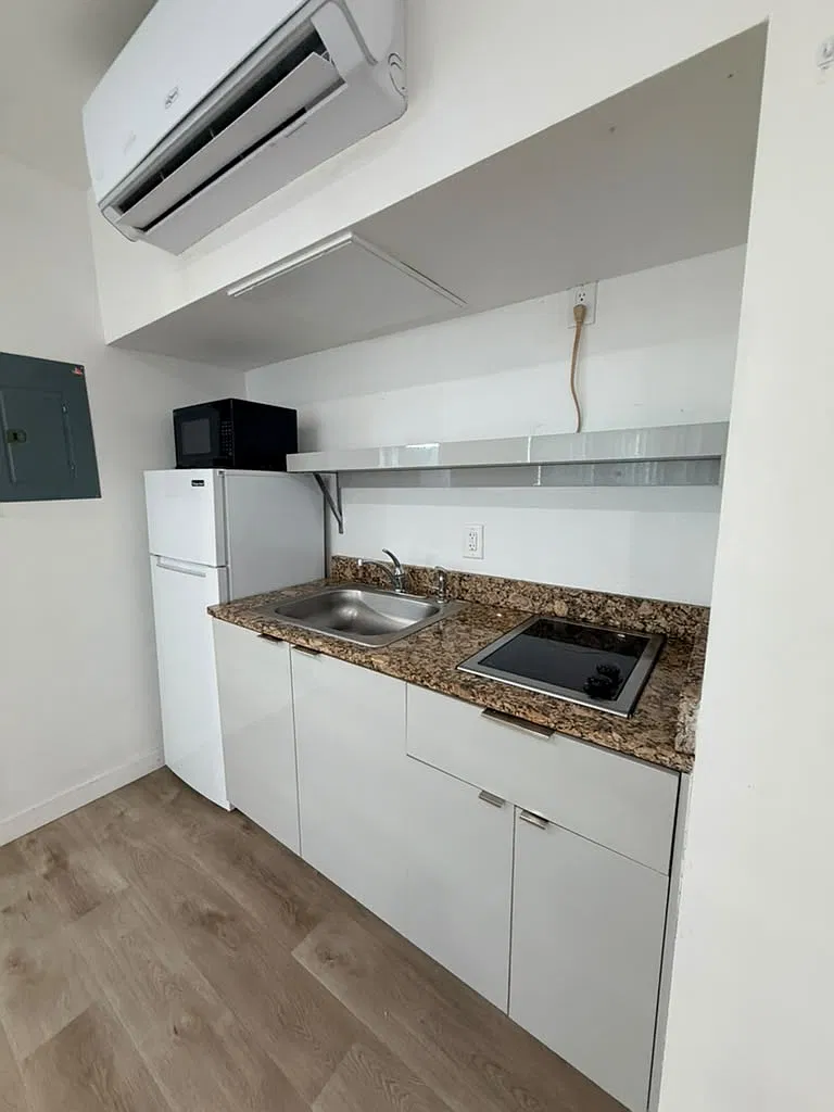 Studio, 550 sqft, $995 — Photo 4