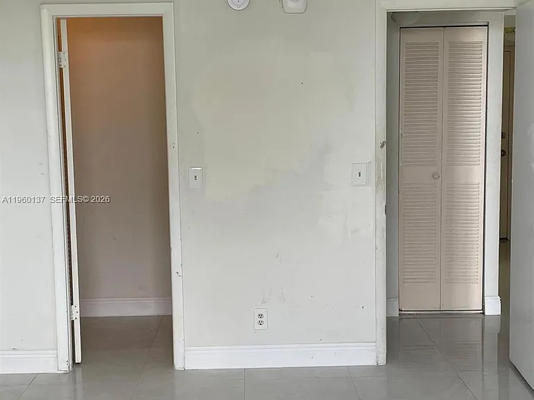 470 Executive Center Dr #1C — Photo 8