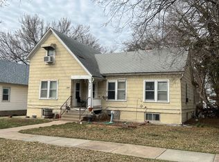 122 W 9th St, Newton, KS 67114