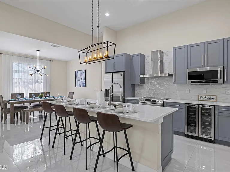 1137 SW 18th Ct — Photo 7