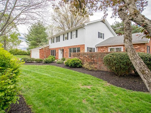 2nd image of 4884 Stonehaven Dr