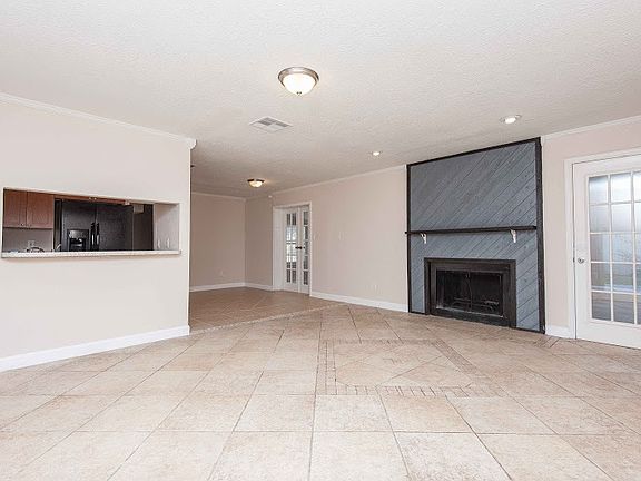 3rd image of 309 Live Oak Blvd