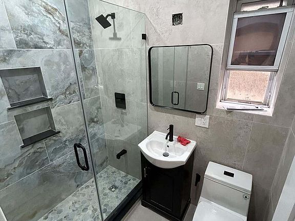 4th image of 2419 Richmond Rd Floor 1