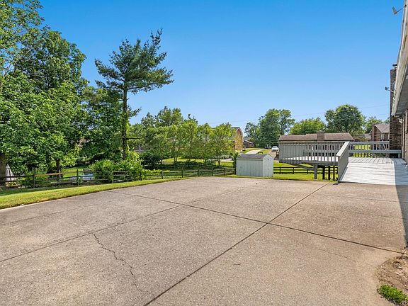 3rd image of 8878 Valley Circle Dr