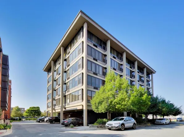 345 E Eastgate Pl APT 302, Chicago, IL 60616