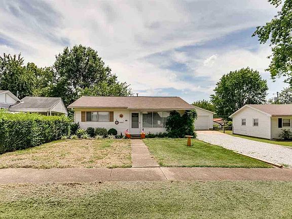 2nd image of 700 Thornberry Dr