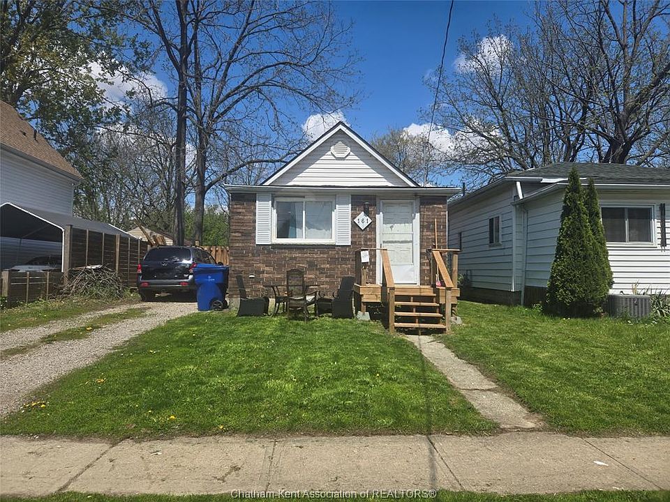 2nd image of 161 Wellington St E