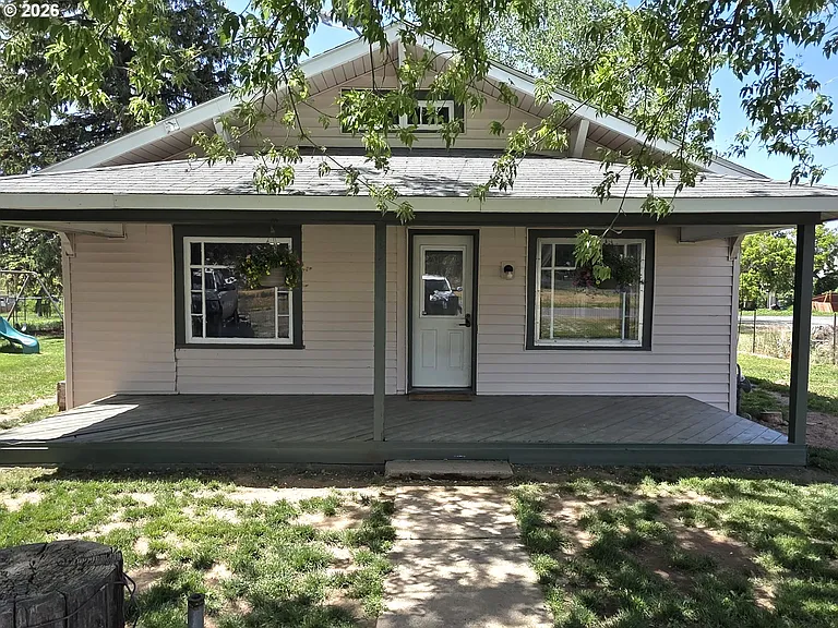 395 Center St — Photo 1