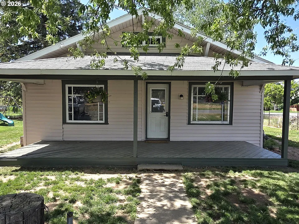 395 Center St