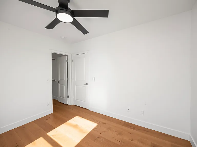 3247 E Roma Ave — Photo 21