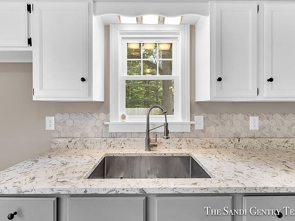 5th image of 3588 Hall Rd