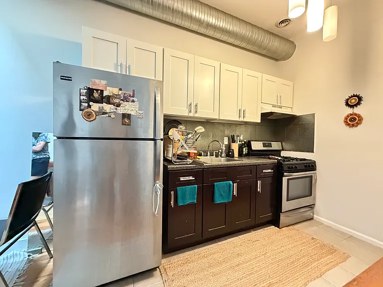 828 Halsey St #3A — Photo 2