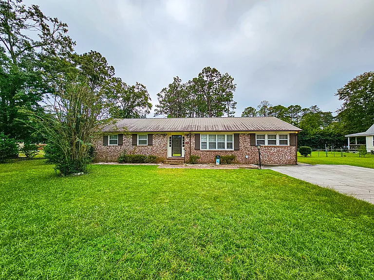 213 Otis Rd — Photo 37