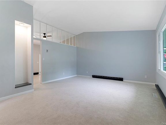 4th image of 19 Stangel Dr