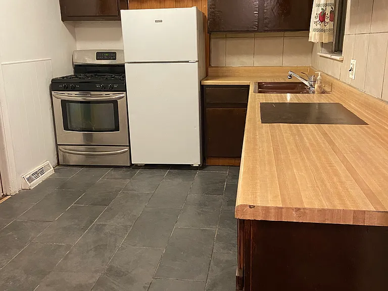 22440 Rein Ave — Photo 3