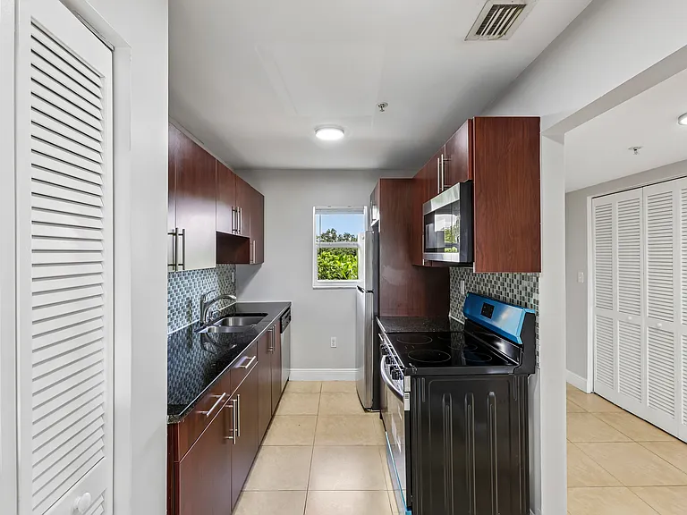 The Oaks Condominium — Photo 74