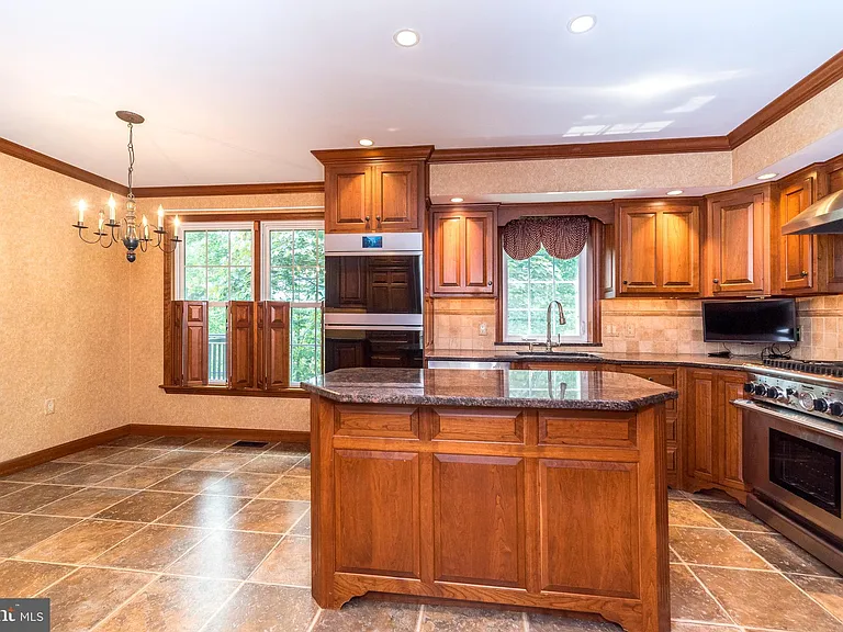 100 Live Oak Dr — Photo 26