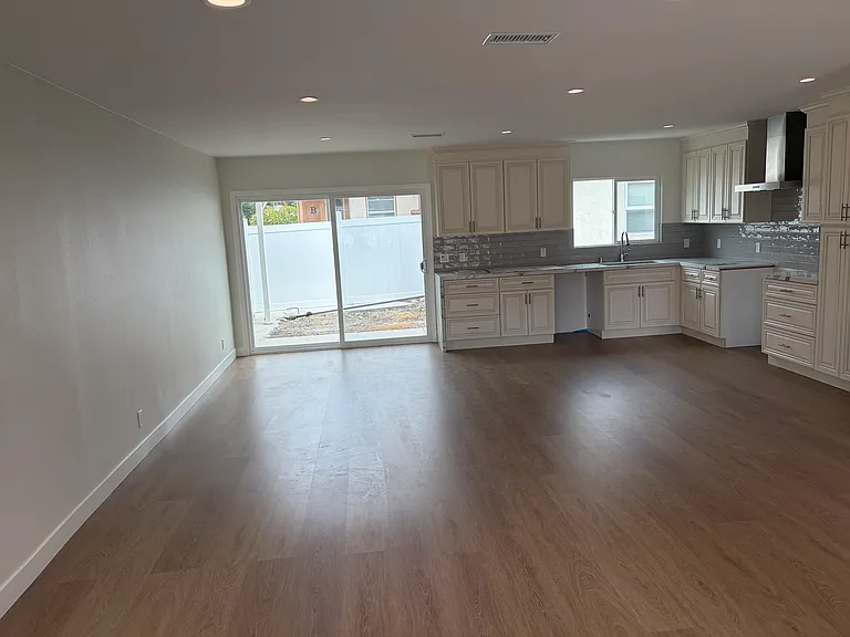 2641 Elden Ave #A — Photo 2