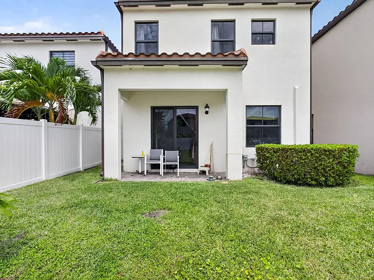 4009 Sequoia Pl — Photo 45