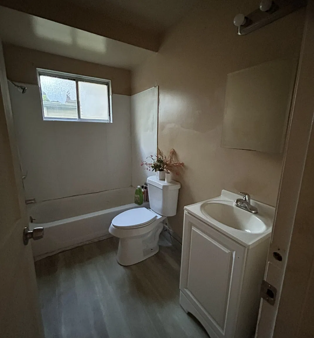 Cozy 3-Bedroom Pet-Friendly Home with Central AC in Flint - Only $1200/mo! — Photo 4