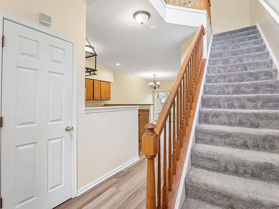 984 Parkhill Cir