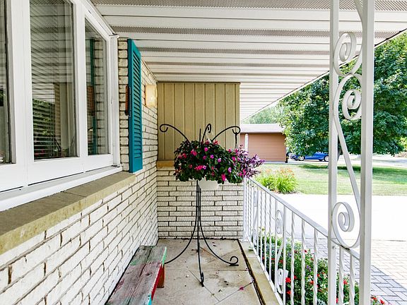 5th image of 1217 Oak St N