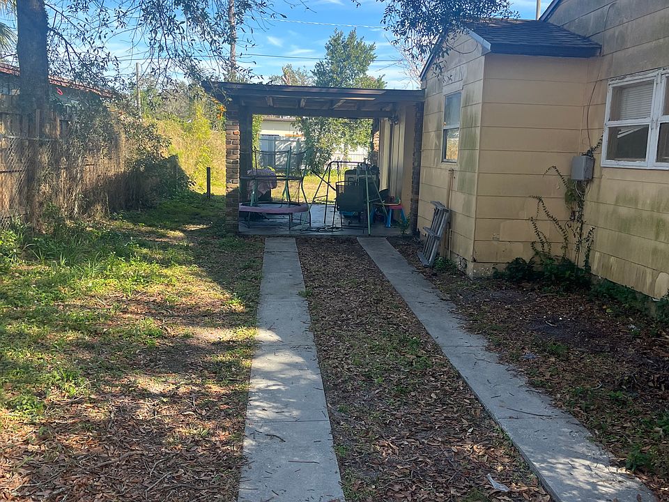 2nd image of 10209 Newport Cir