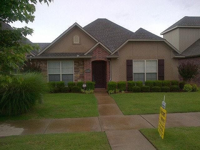 3112 Stoneway Front