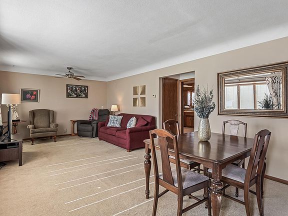 4th image of 305 8th Ave NW