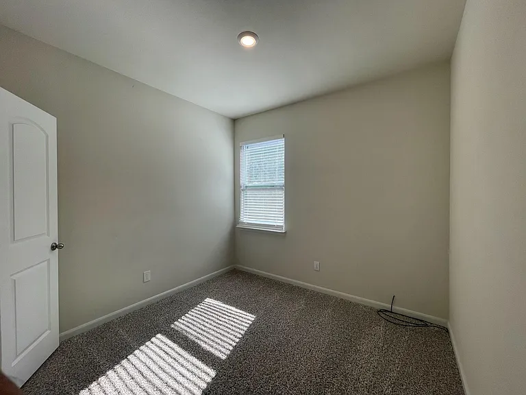 1921 Belmont Ln — Photo 21
