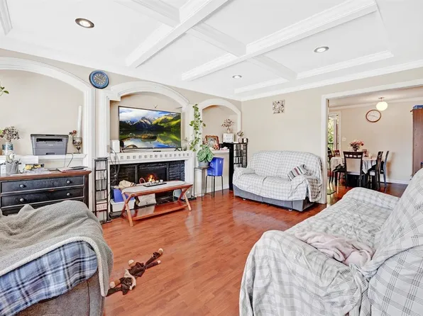10886 132a St, Surrey, BC V3T 3Y4