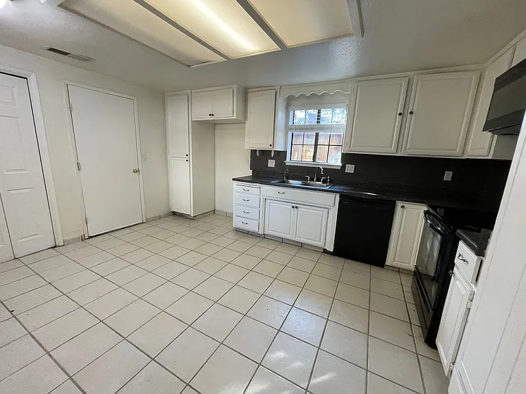 581 Ledwith Ct — Photo 6